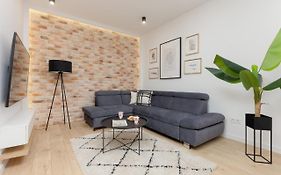 Loft Apartment With Parking In Warsaw By Noclegi Renters